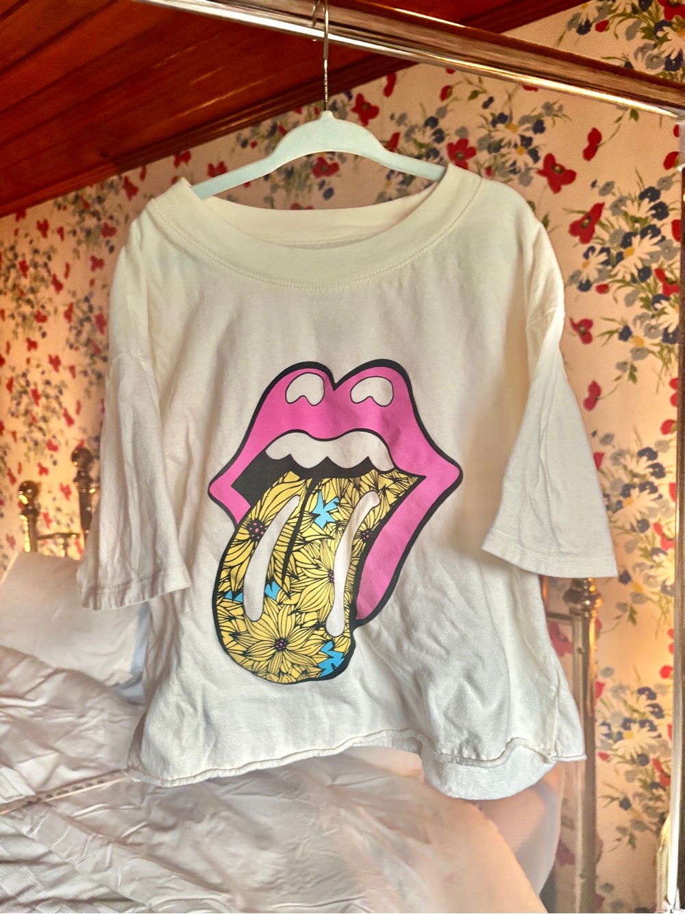 the rolling stones girls large cropped graphic tee sunflower tongue y2k band shi